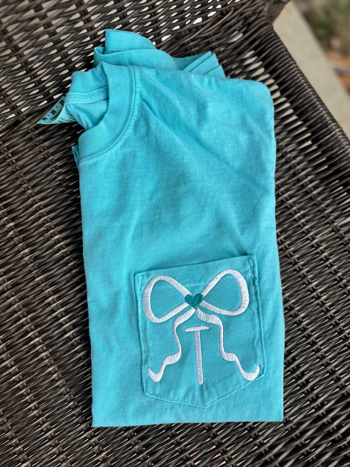Monogram Bow Embroidered Pocket Short sleeve shirt